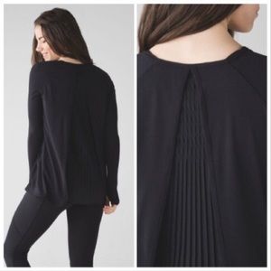 NWT Athletic Athleisure Minimalist Lululemon Black Making Moves Top